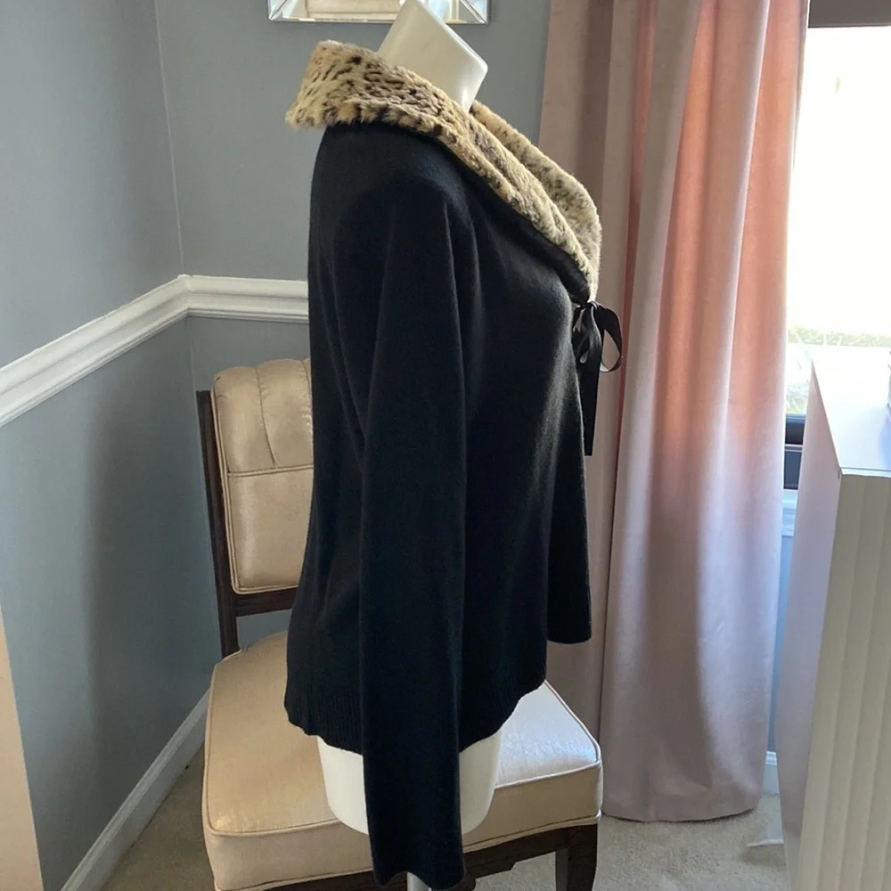 White Stag Black Sweater with Leopard Detachable Collar